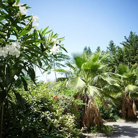 Saint Esteve Appart Апарт-отель Ла-Сьота